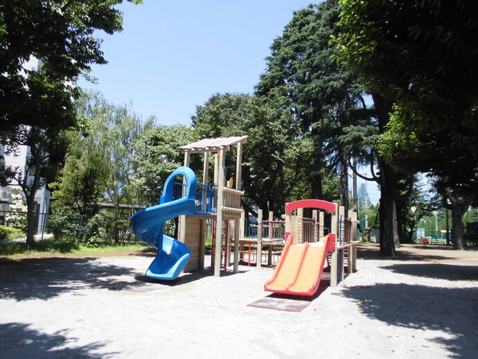 木製複合遊具の写真