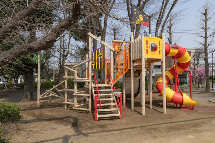 木製複合遊具の写真2