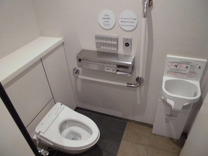 トイレ内画像（ベビーチェア）