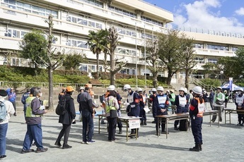 総合防災訓練の避難所開設の写真