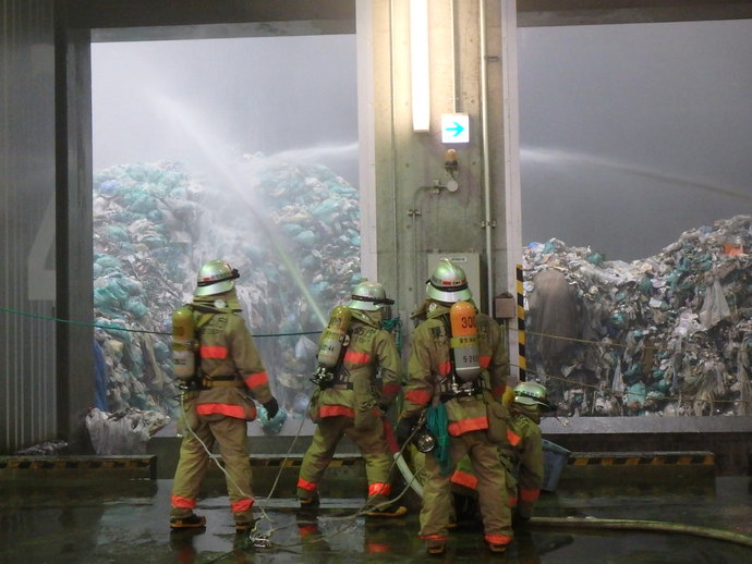 消火のようすの写真