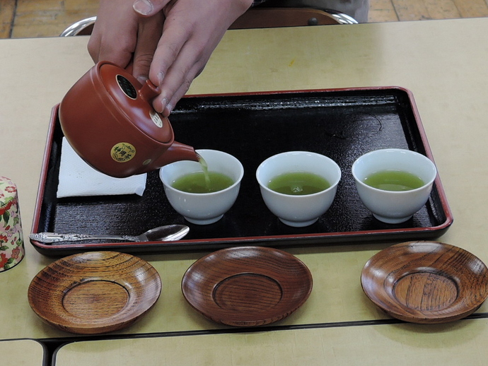 急須とお茶の写真