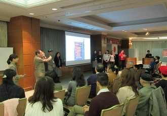 発表する様子の写真