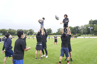市民スポーツフェスティバル(ラグビー体験の様子)の写真