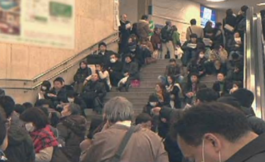 写真:帰宅困難者の様子