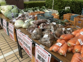 写真: 農産物直売会の様子