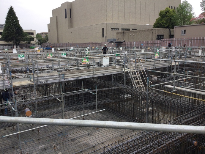 写真: 地足場ができあがっています。