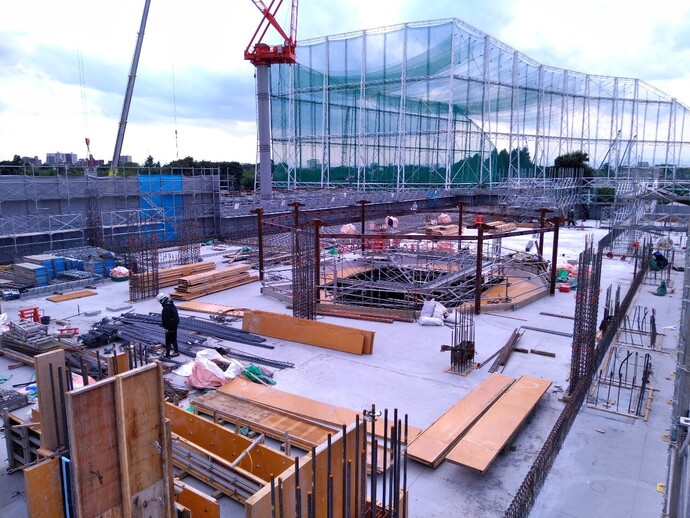 写真: 3階部分の躯体が立ち上がっています。