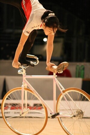 写真：サイクルフィギュアの演技の様子