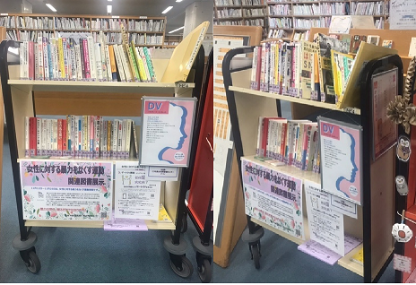 中央図書館図書展示写真