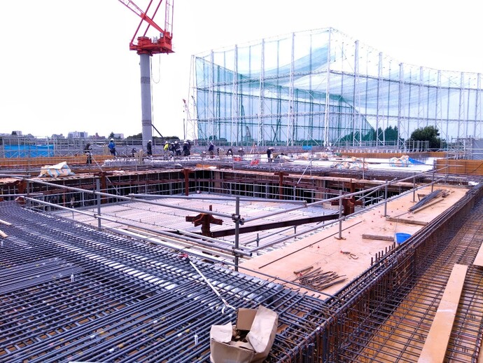 写真: 3階部分の躯体が立ち上がっています。