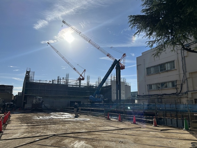 柱主筋が立ち上がっています。