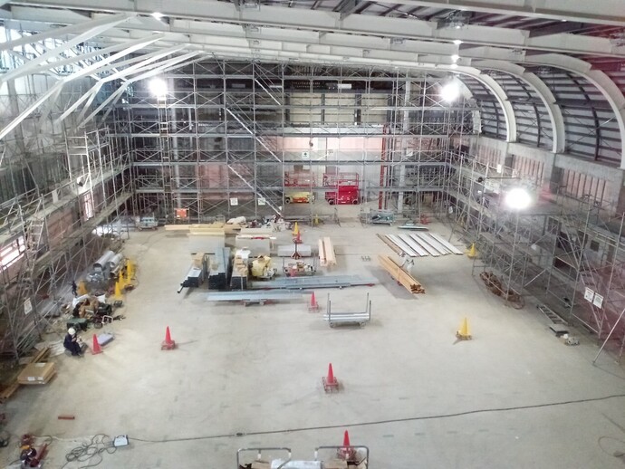 写真：体育館棟の躯体工事が始まっています。