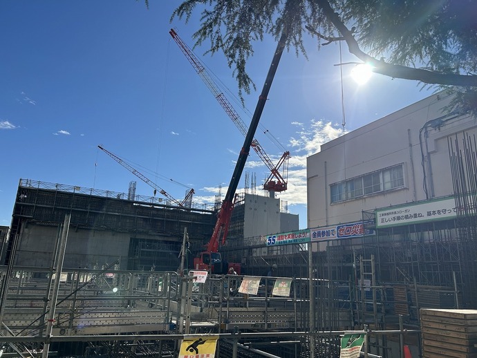 柱主筋が立ち上がっています。