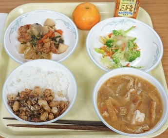 給食試食のイメージ写真