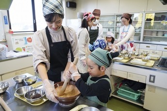 おはぎ作りの様子の写真