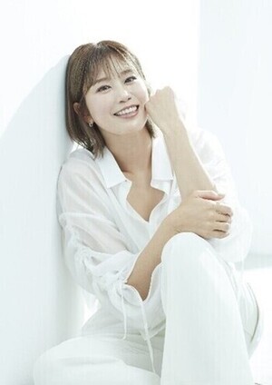 写真：稲村 亜美（タレント）