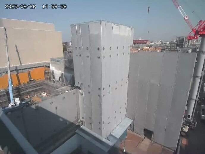 写真：現場にて躯体工事を行っています。