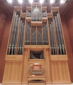 写真：小ホールのパイプオルガン（41 ストップ マルクーセン社）
