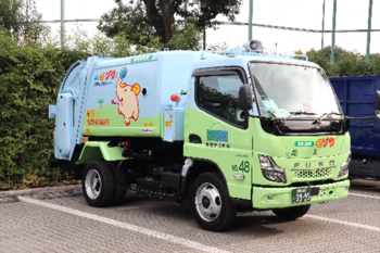 写真：EVごみ収集車（右斜め前）