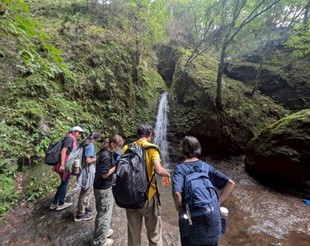 次世代担い手キャンプ ハイキングの様子