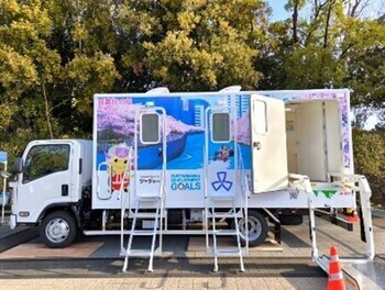 写真：購入するトイレトラックと同じ車両（提供：品川区）