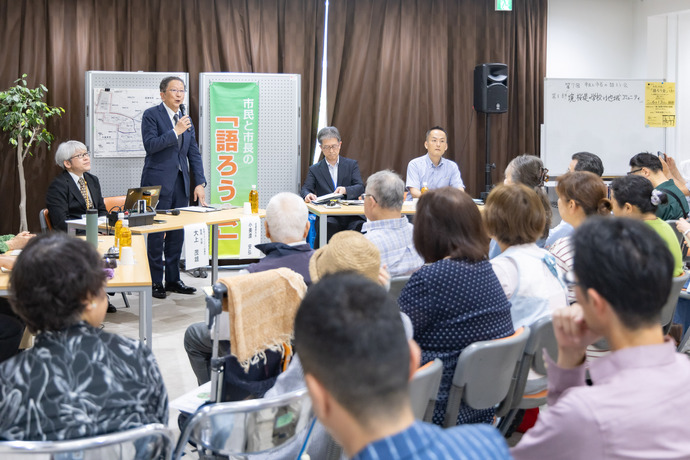 写真：第7回市民と市長の「語ろう会」の様子、市長